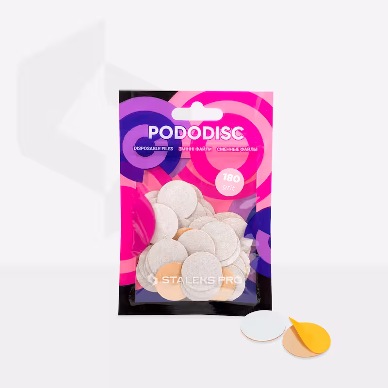 pododisc brusni papiri 180-Beauty Shop-2 rozo ljubicasta vrecica sa brusnim papirima na bijeloj podlozi i dva uzorka s desne strane