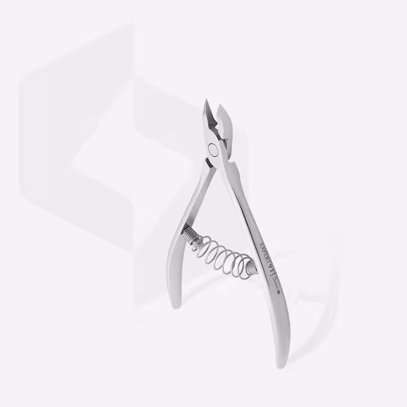klijesta za zanoktice expert 5 mm Beauty Shop-2 klijesta za zanoktice expert marke staleks s oprugom u sredini s ostricom od 5 mm slikane u koso na bijeloj podlozi